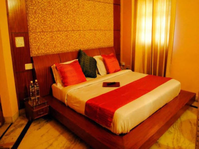 Oyo 10425 Queens Pearl Inn Dehradun Eksteriør bilde